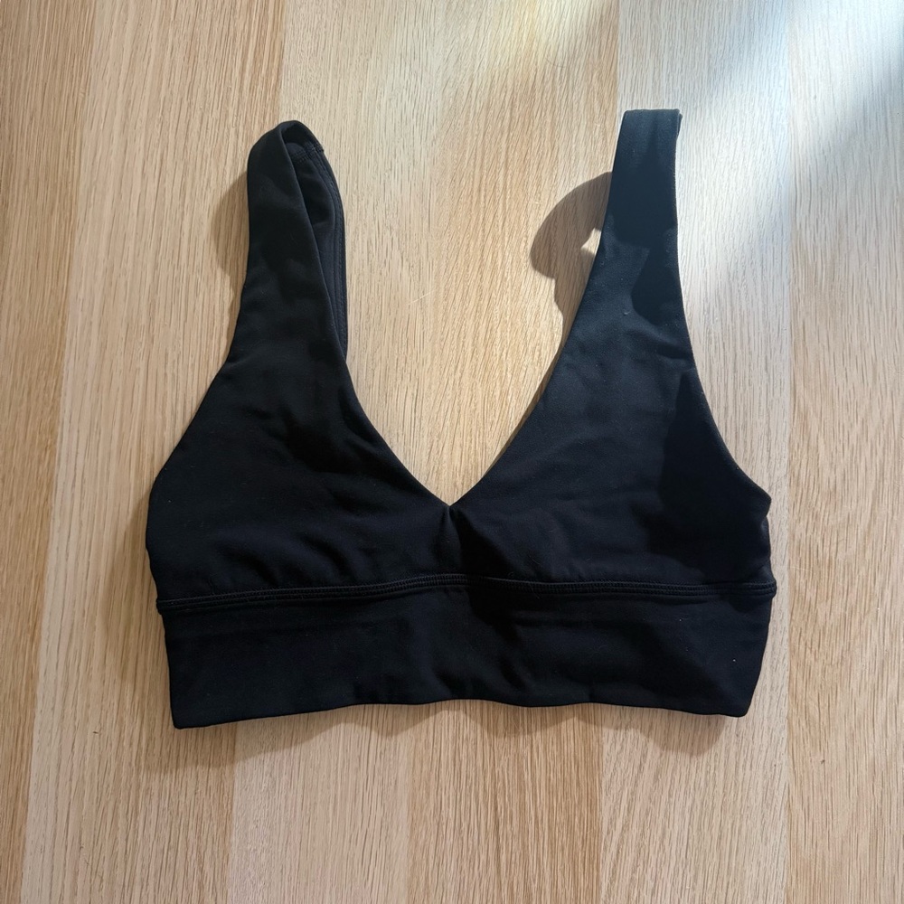 Black Women's lululemon sports bra